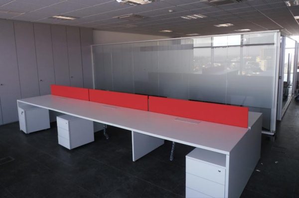 Escritorios modulares con cajonera de melamina Escritorios modulares con cajonera de melamina